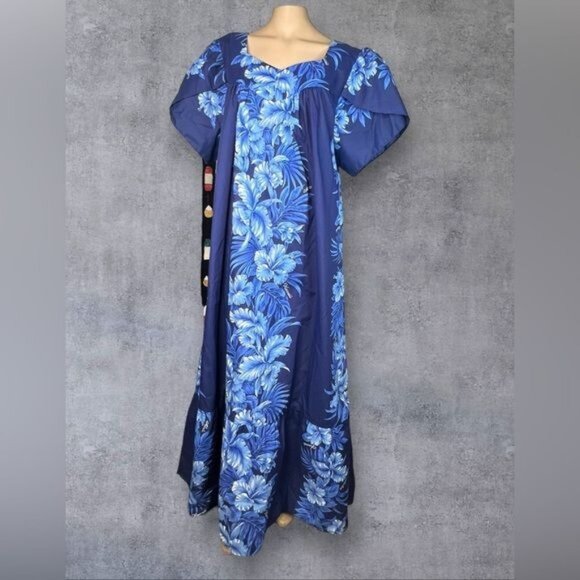 Hawaiian Hibiscus Floral MuuMuu - Picture 1 of 6